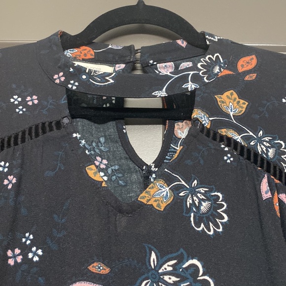 Maurice’s shirt - Picture 3 of 5